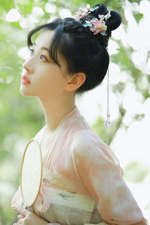 小鲸鱼小玩具的佩戴方式图片